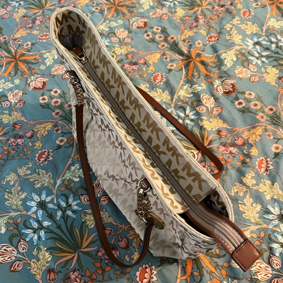 Michael Kors Jet Setter Purse - Picture 8 of 14